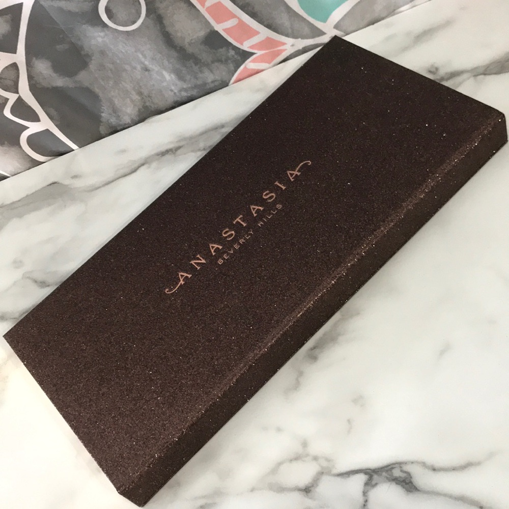 sold💜 NEW ABH LIP VAULT MEDIUM to DEEP AUTHENTIC